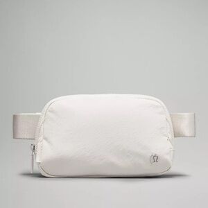 Lululemon everywhere belt bag (bone)